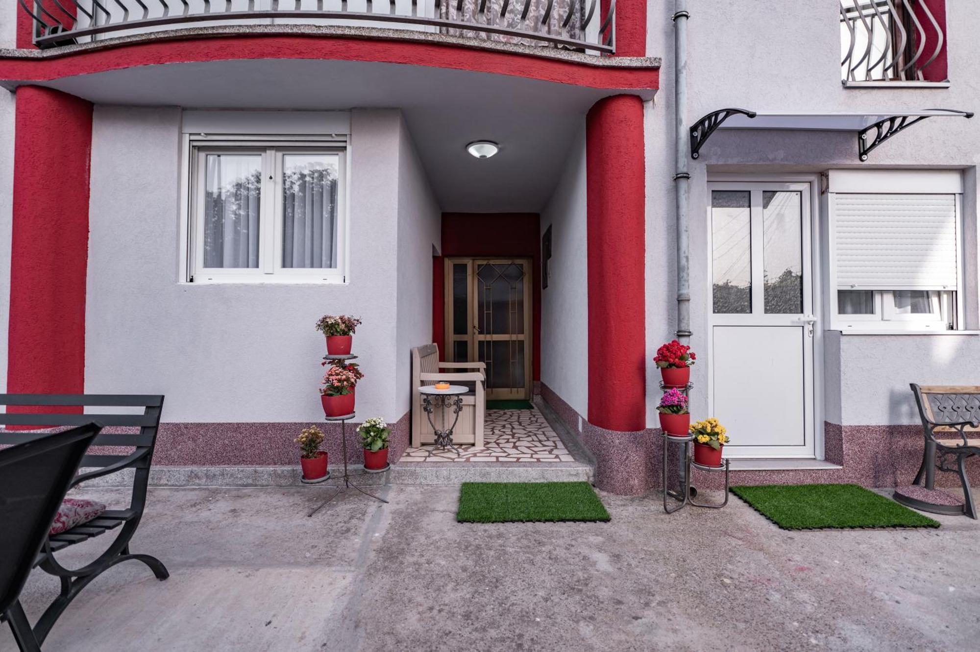 Apartmani Kaan 포드고리차 외부 사진