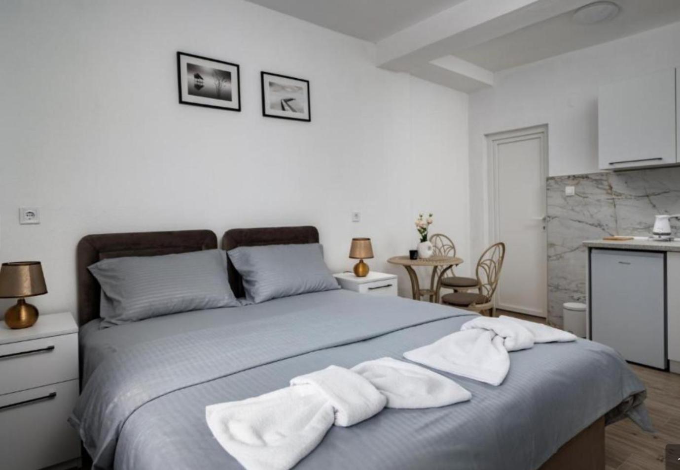 Apartmani Kaan 포드고리차 외부 사진